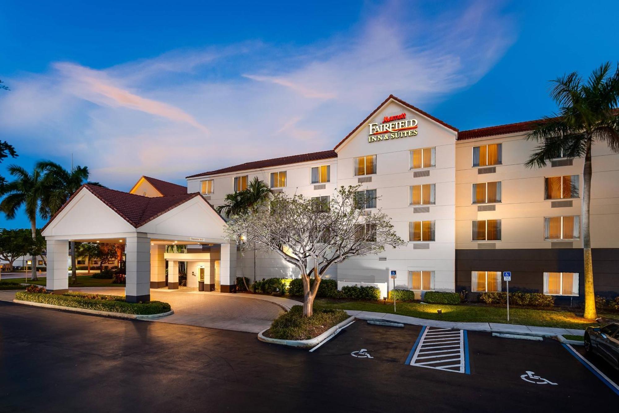 Fairfield Inn & Suites Boca Raton Exterior photo